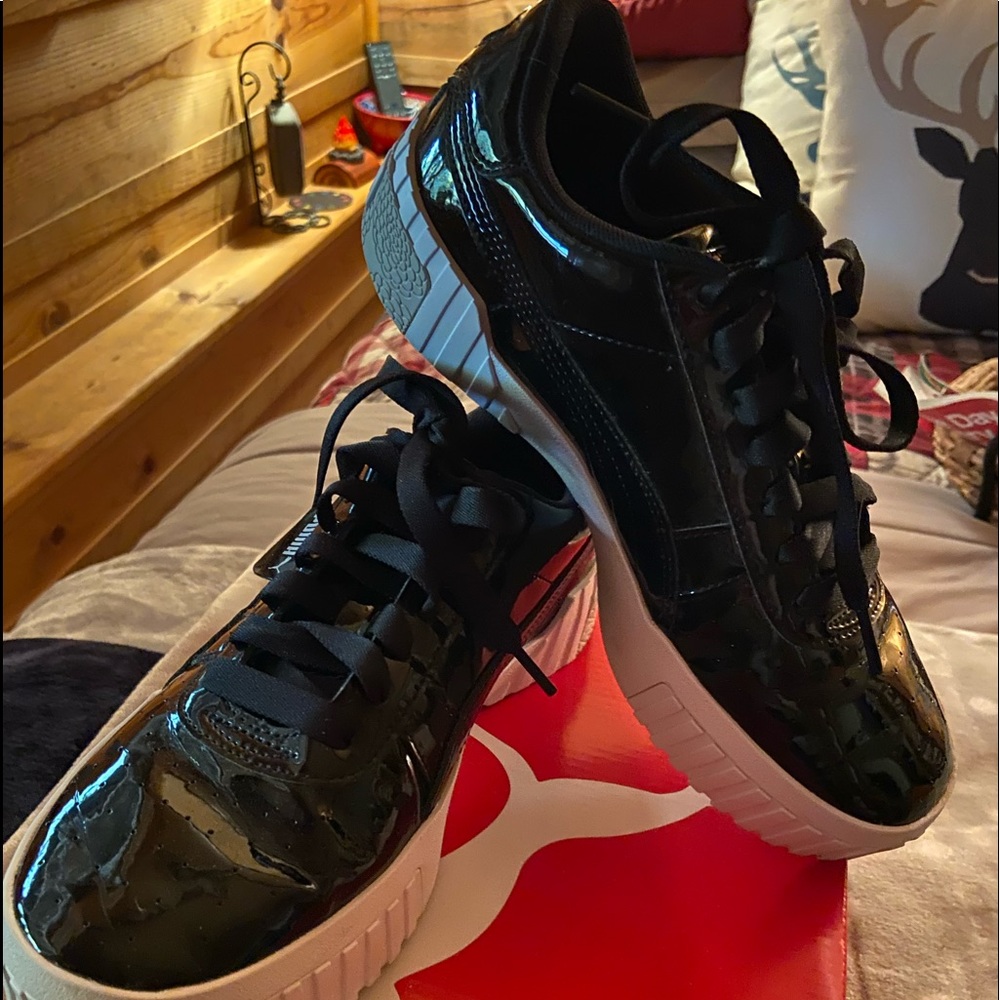 Women’s Pumas size 8.5
